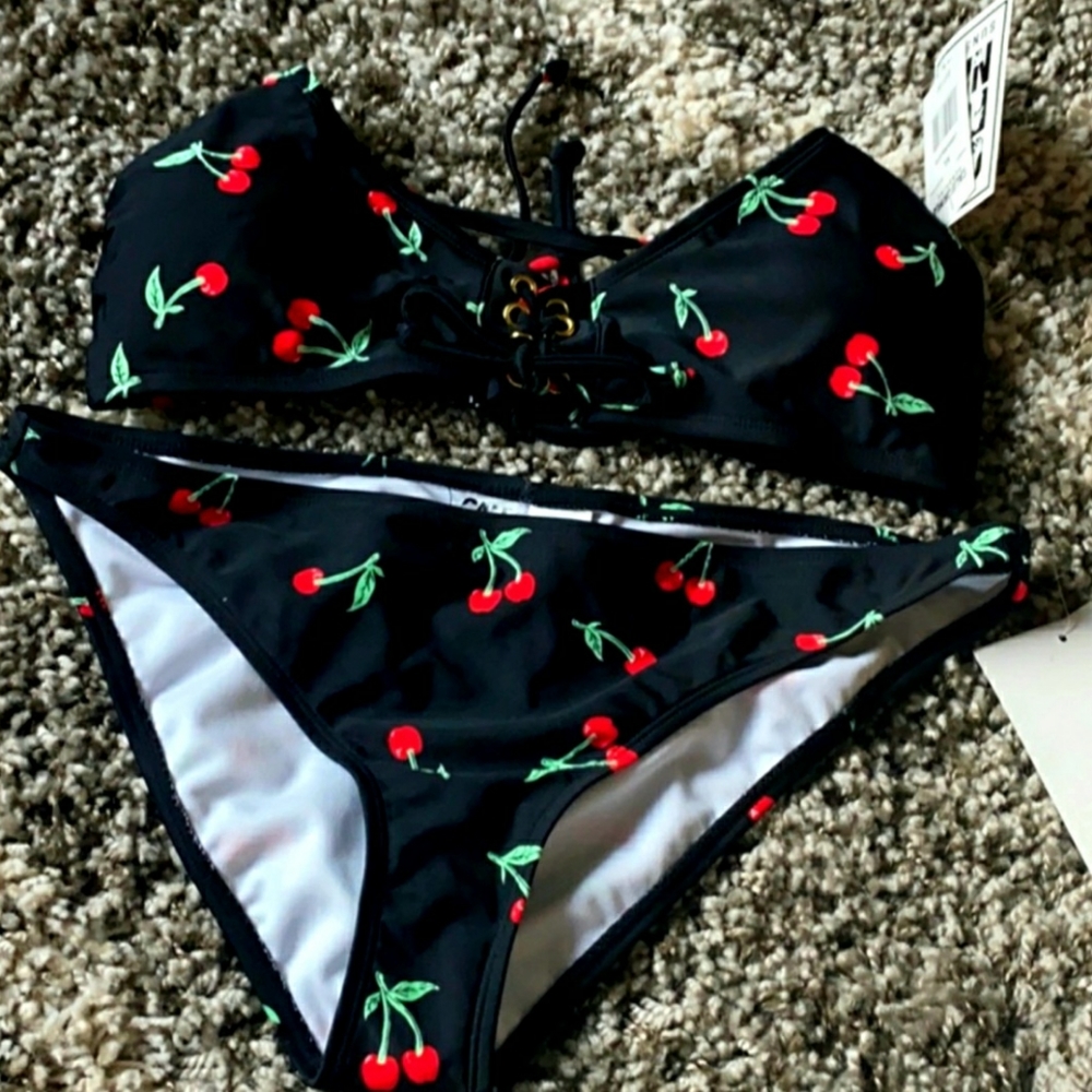 NWT. Adorable Cherry print bikini. XL